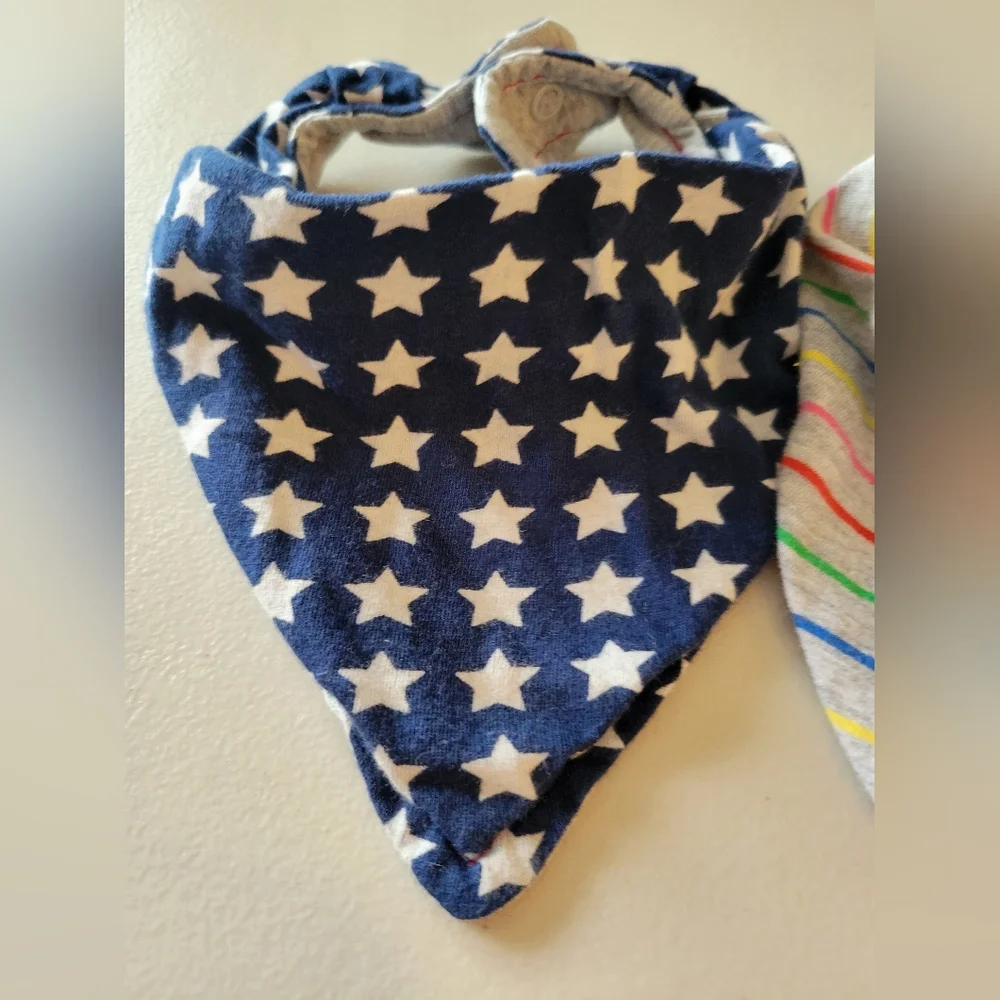 H&M infant Triangle bibs x2
